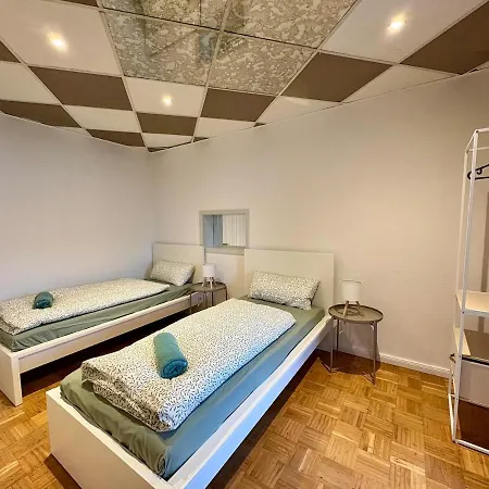 Appartement Modernes Monteurhaus Mit Eigenem Parkplatz & Hof