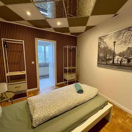 Modernes Monteurhaus Mit Eigenem Parkplatz & Hof Appartement