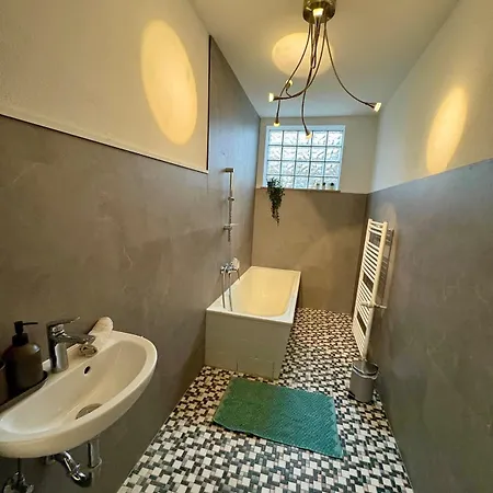 Modernes Monteurhaus Mit Eigenem Parkplatz & Hof Διαμέρισμα *